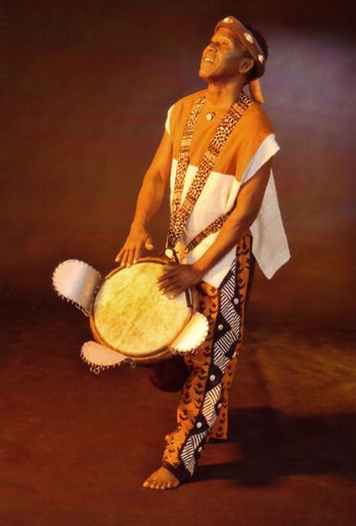 http://www.djembefola.fr/images/maitres/famoudou_konate.jpg